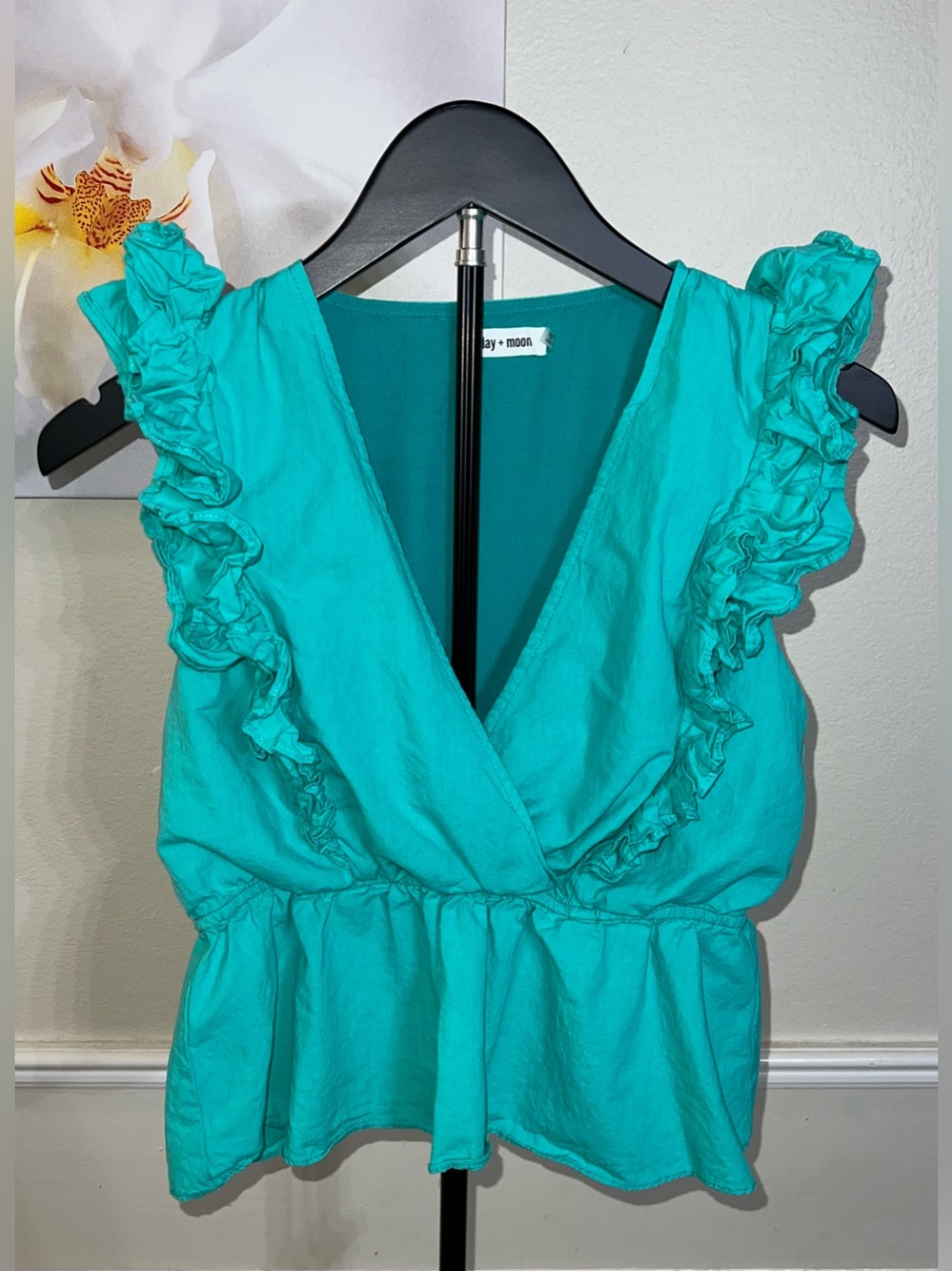 Day + Moon Turquoise Sleeveless Ruffle Top! Size Small.
